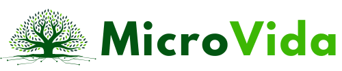 Logótipo extensivo da MicroVida® – árvore estilizada verde à esquerda seguida do texto “MicroVida®” em degradé de verdes