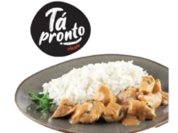 Peito de frango, c/ vinho do porto, tomilho e arroz branco