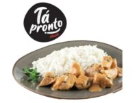 Peito de frango, c/ vinho do porto, tomilho e arroz branco 300g